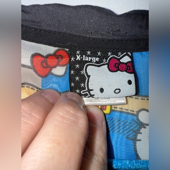 Hello Kitty Sleeveless Blouse Button Up XL - Picture 3 of 5